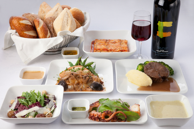 デルタ航空、日米路線のビジネスエリートで機内食を一新