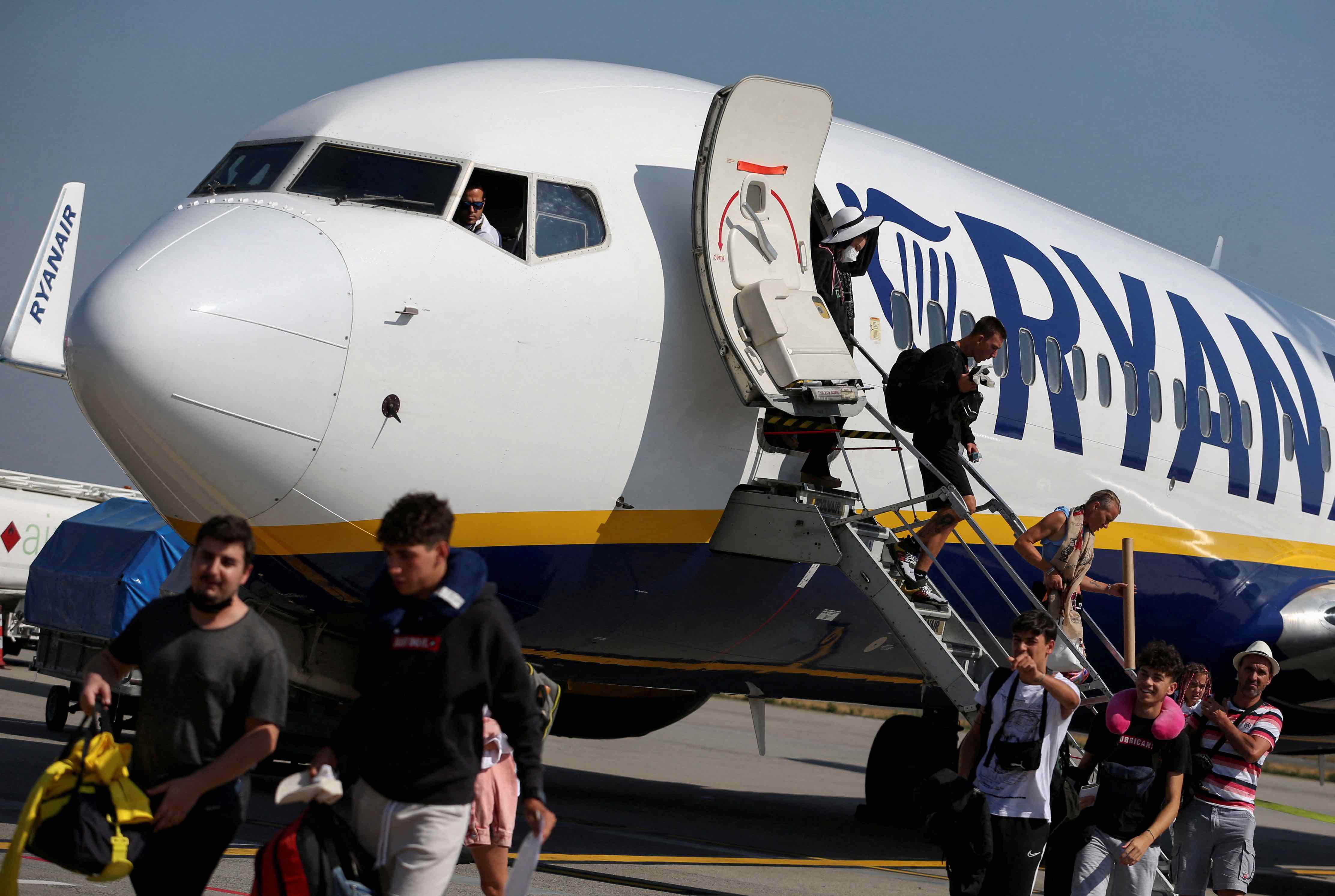 フランスが進める航空運賃の下限制度は実現するか、EU諸国でも温度差