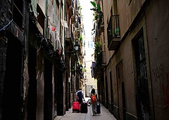 スペインで進む民泊規制、政府が物件の登録リスト作成、地元住民に掲載サイトの決定権を与える可能性も