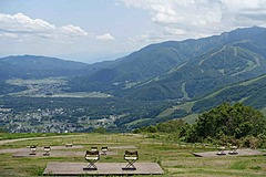 夏期の来訪者数が年々増加する長野県白馬エリア、その背景と、インバウンド誘客への次の一手を取材した